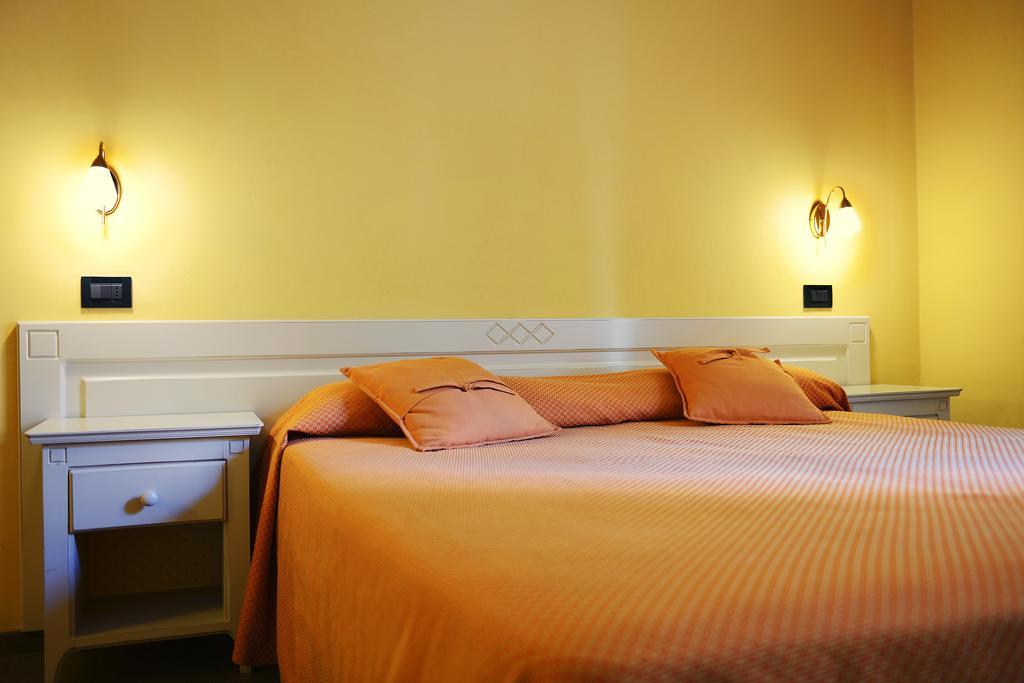 Hotel Marisa Альбенга Номер фото