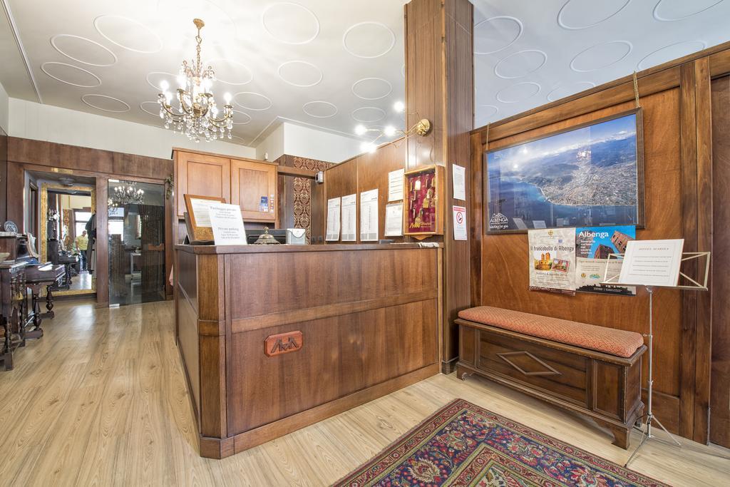 Hotel Marisa Альбенга Екстер'єр фото