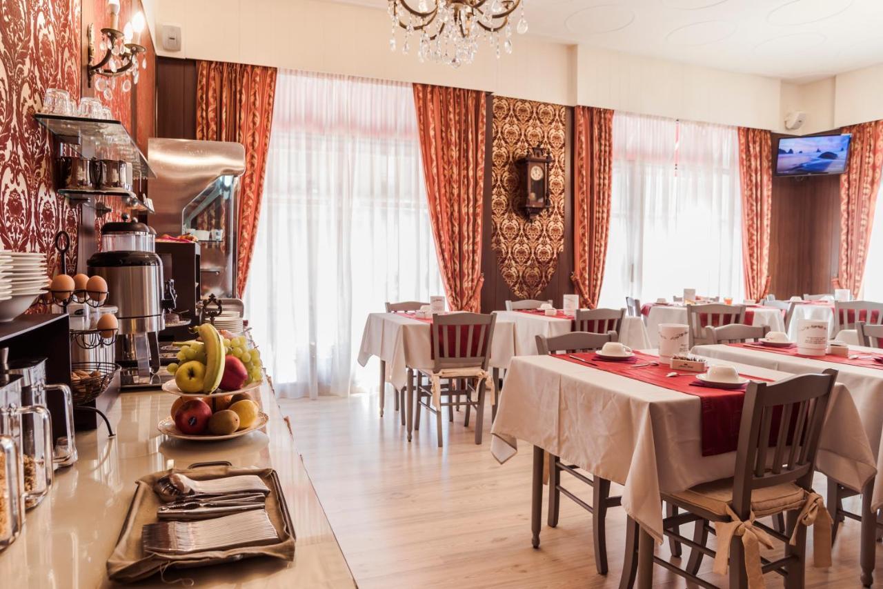 Hotel Marisa Альбенга Екстер'єр фото