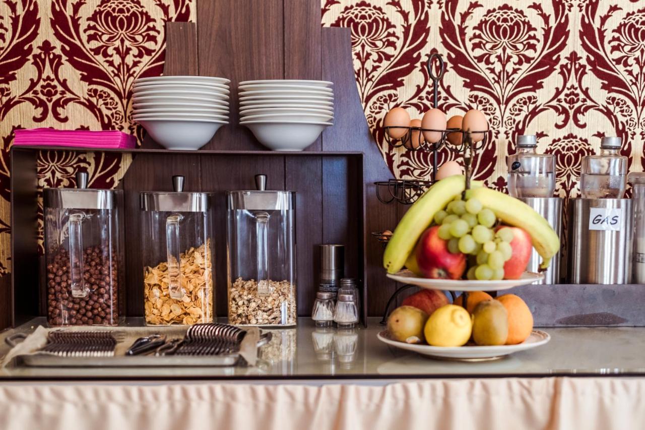 Hotel Marisa Альбенга Екстер'єр фото