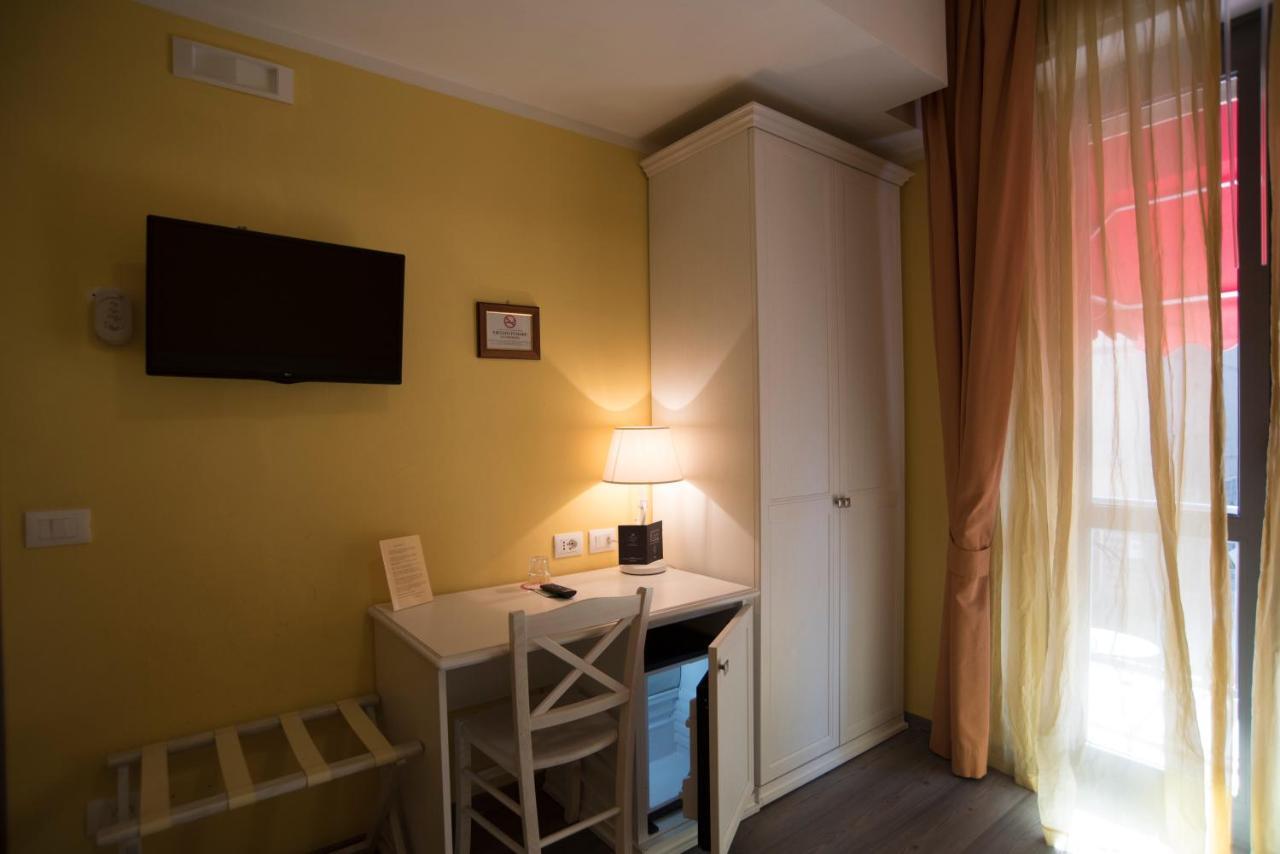Hotel Marisa Альбенга Екстер'єр фото
