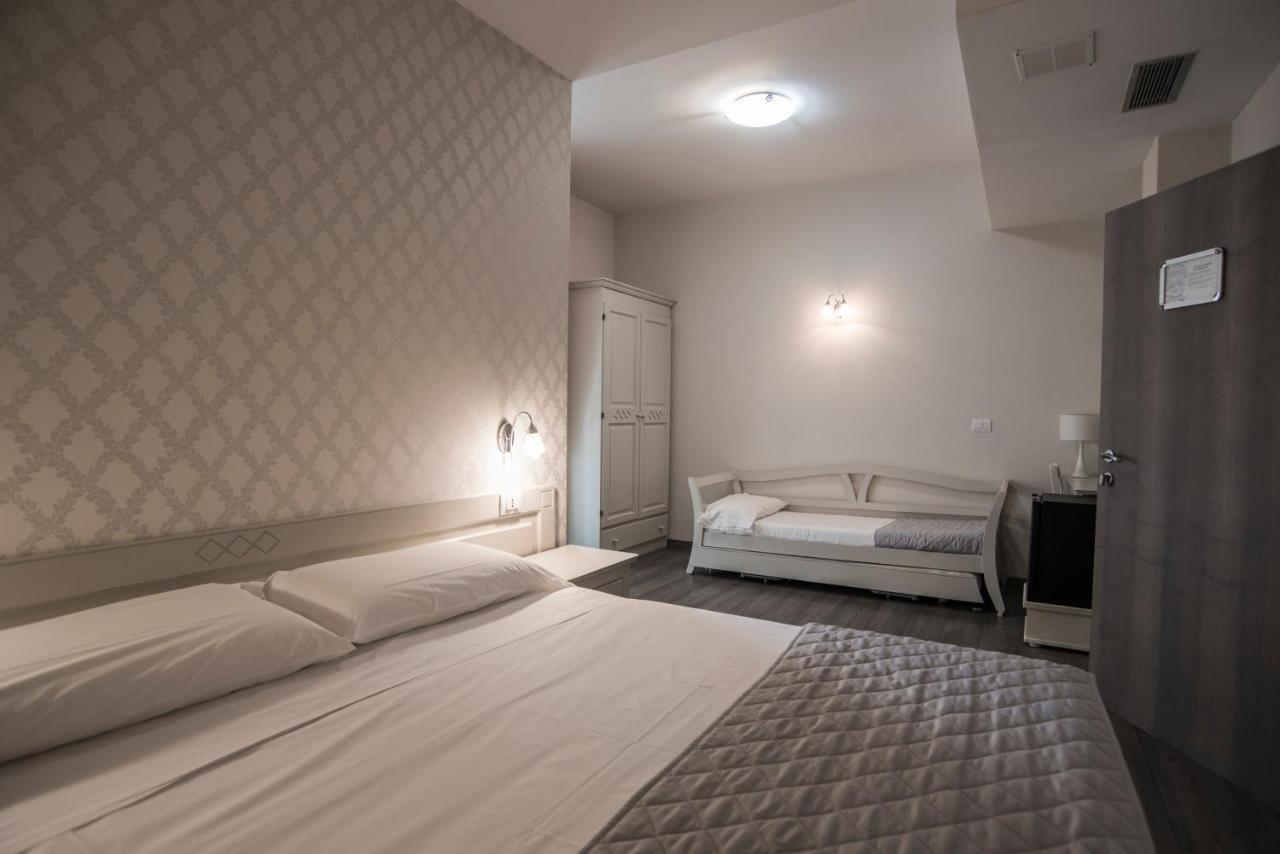 Hotel Marisa Альбенга Екстер'єр фото