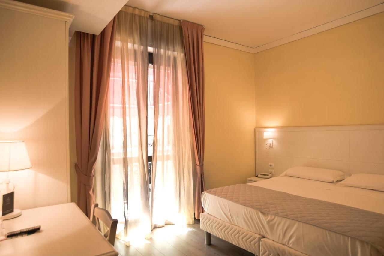 Hotel Marisa Альбенга Екстер'єр фото
