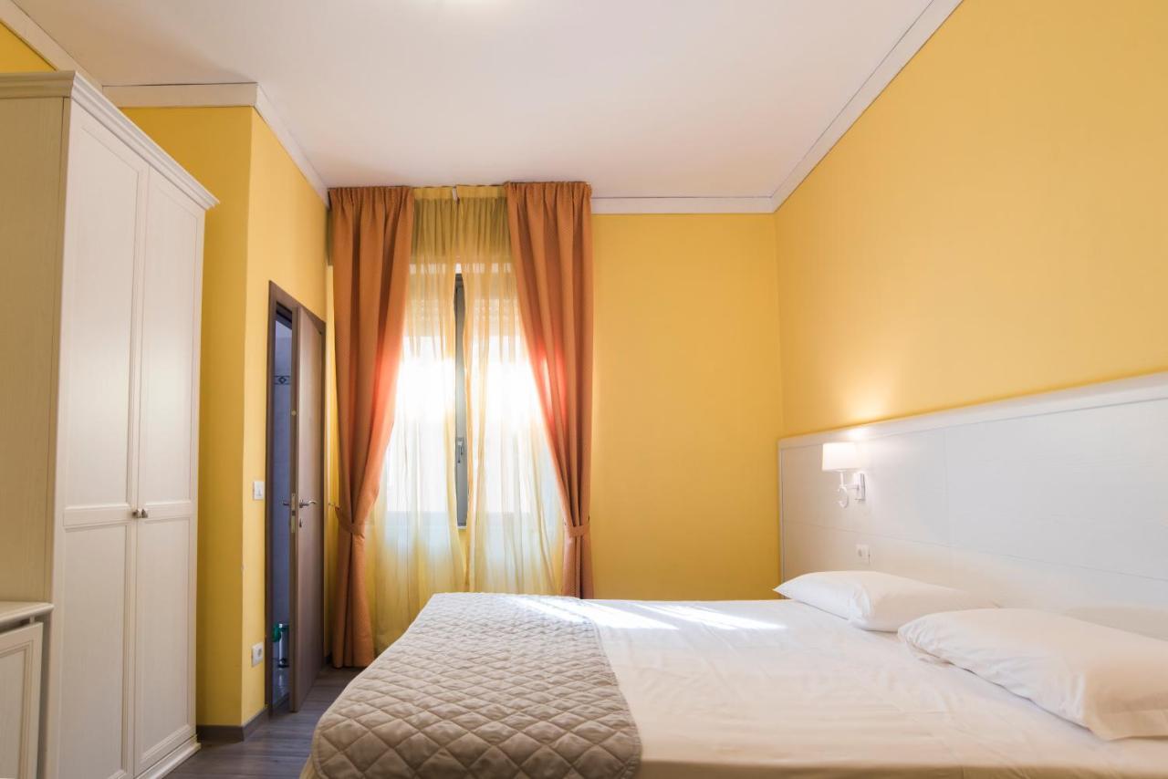 Hotel Marisa Альбенга Екстер'єр фото