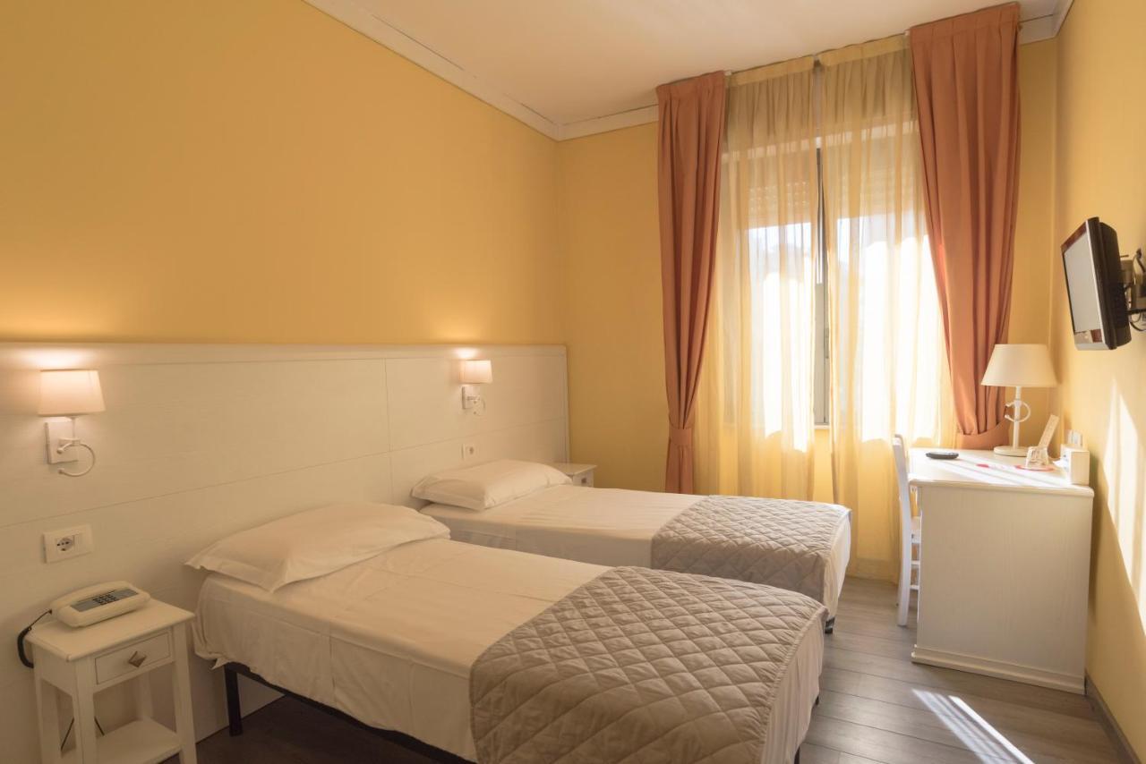 Hotel Marisa Альбенга Екстер'єр фото