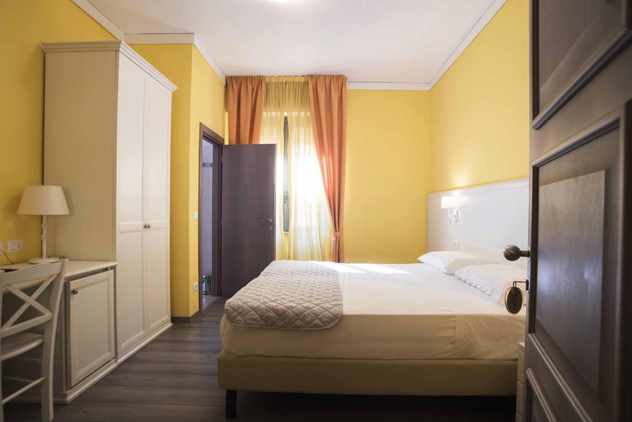 Hotel Marisa Альбенга Екстер'єр фото