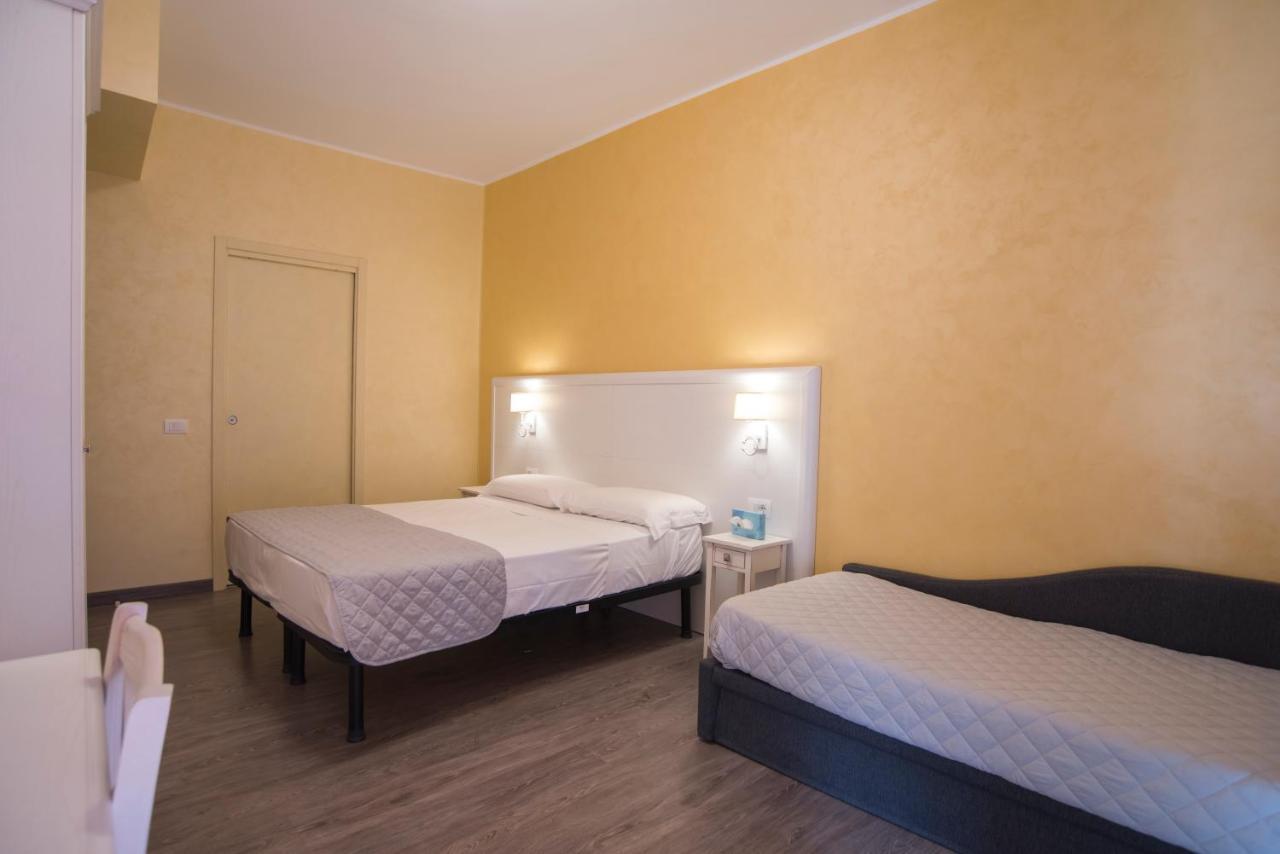 Hotel Marisa Альбенга Екстер'єр фото