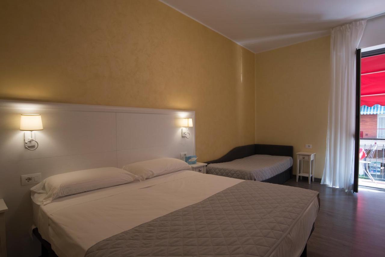 Hotel Marisa Альбенга Екстер'єр фото