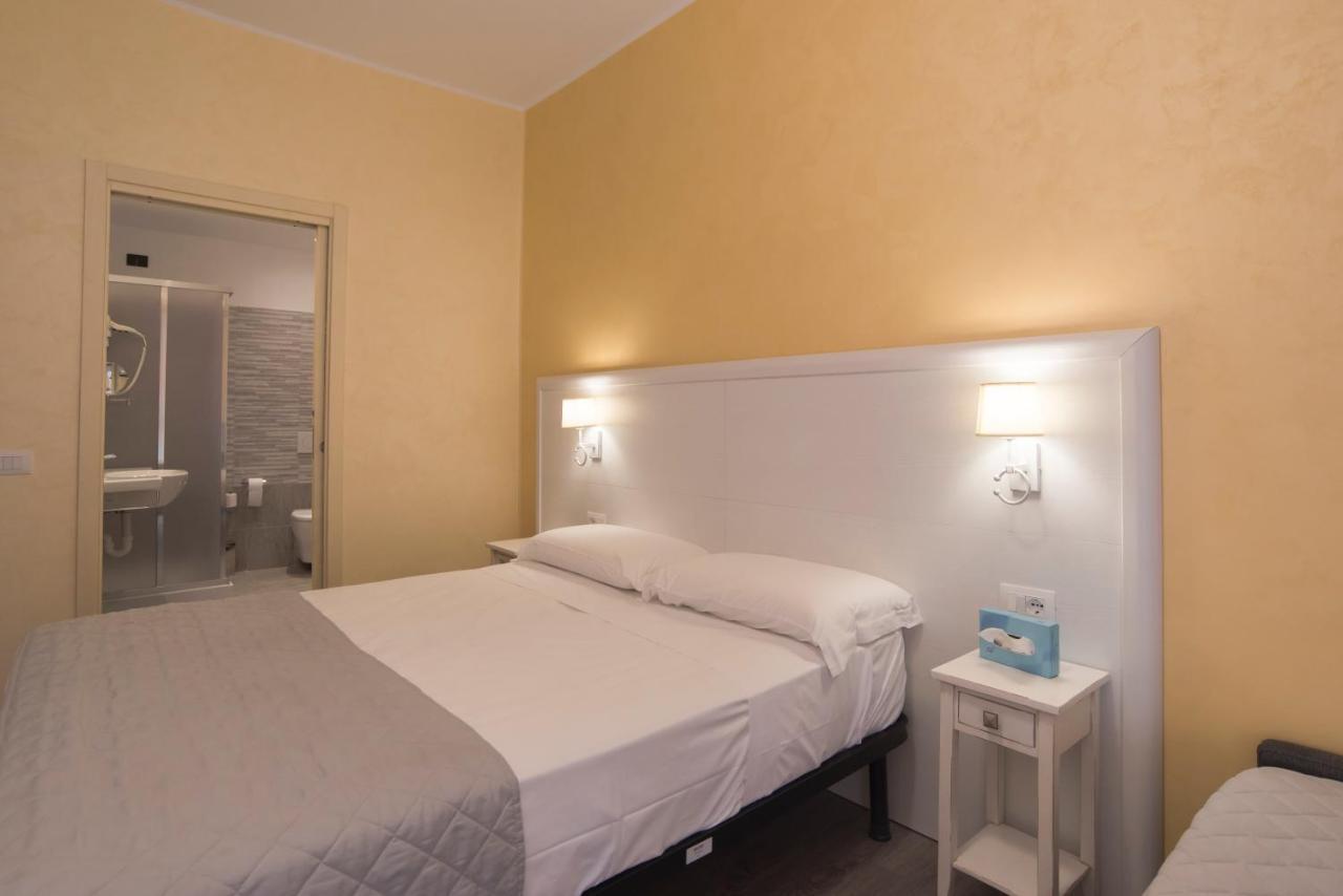 Hotel Marisa Альбенга Екстер'єр фото
